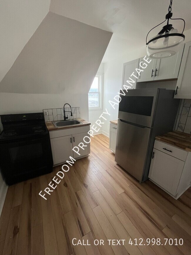 Building Photo - 7235 Meade St