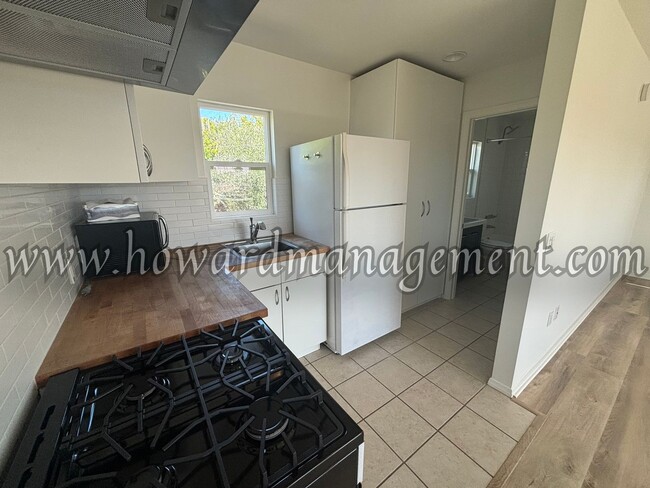 Building Photo - 01658CE