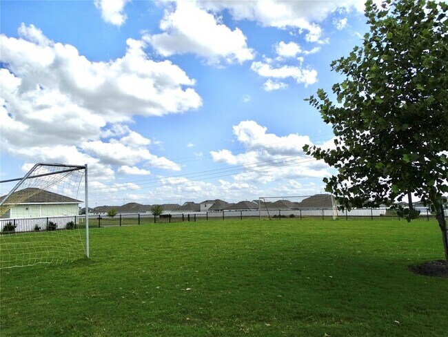 Building Photo - 370 Hortus Dr