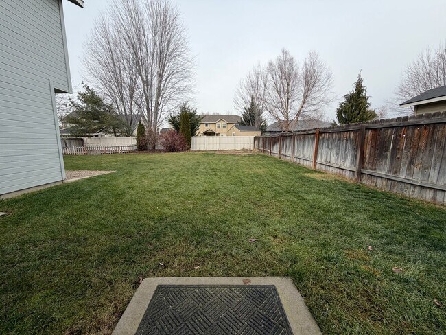 Building Photo - Perfect 4 bed 2.5 ba home in the desirable Sundance Subdiv. off McMillan & Meridian Rd.