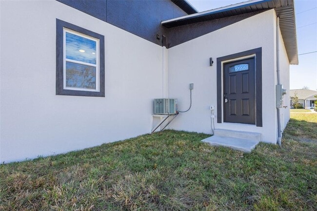 Building Photo - 9912 Golden Loop