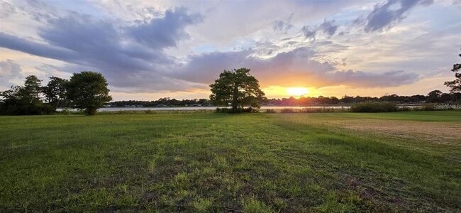 Building Photo - 1216 W Wellington Dr