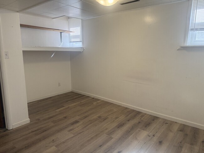 Building Photo - 181 W 300 N