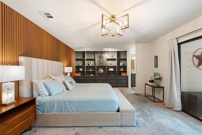 Building Photo - 113 Comet