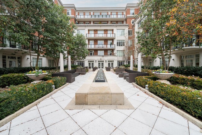 Building Photo - 6900 Fleetwood Rd