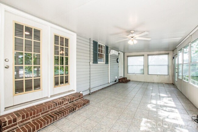 Building Photo - 447 Kemp Rd