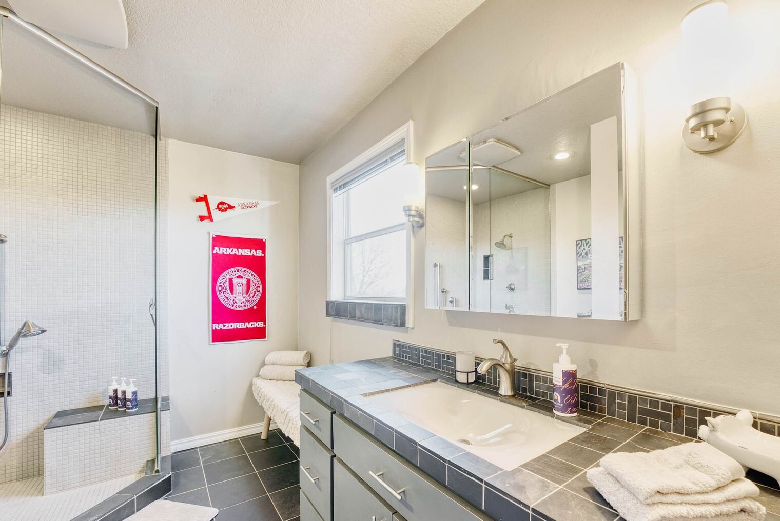 Building Photo - 1072 Valley View Dr