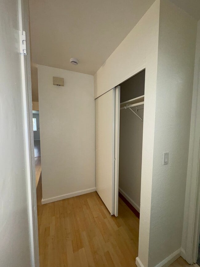 Building Photo - Harrison St Duplex