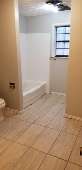 Building Photo - 4808 S Westhaven Dr