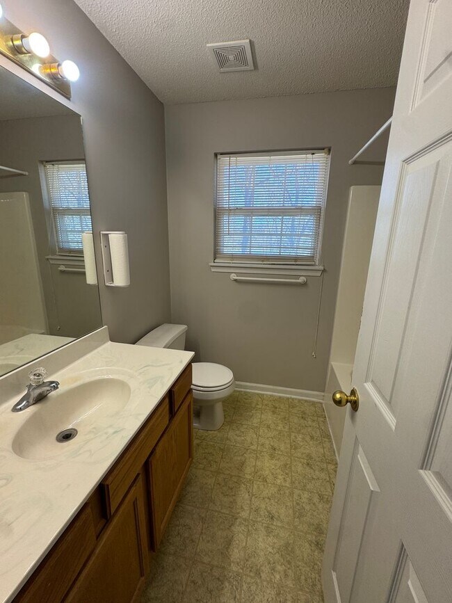 Building Photo - Spacious 3-bedroom, 2-bath home with a 2-car garage!