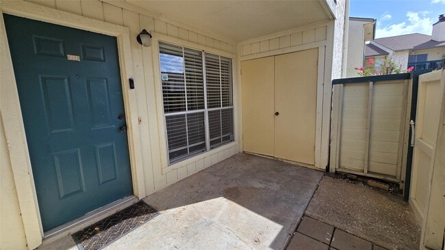 Building Photo - 250 El Dorado Blvd