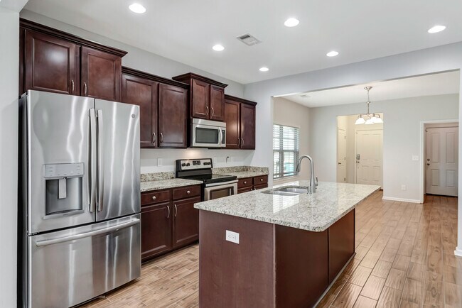 Building Photo - 1018 Hemlock Dr