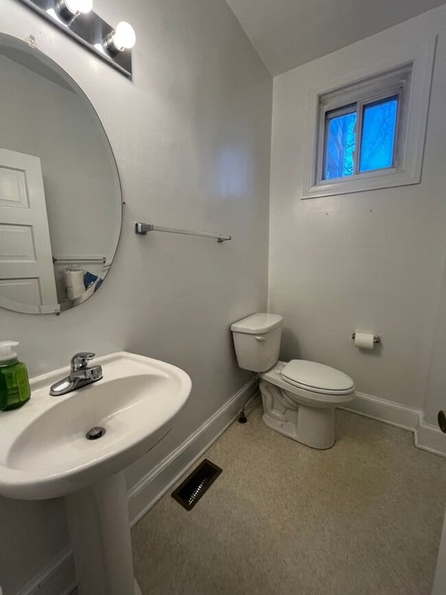 Building Photo - Brookland Grand 4917 sqft 8bd 3.5bth Home | Huge Front Porch | Large Back Yard