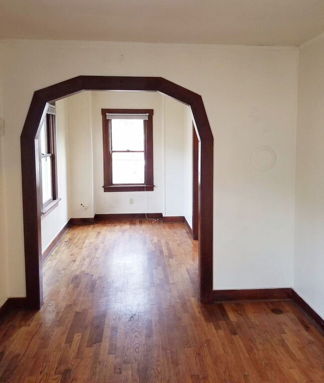 Building Photo - Cute downtown 1 bedroom house with fenced ...