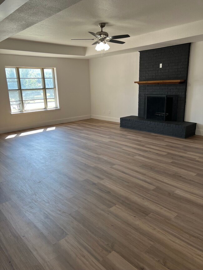 Building Photo - 3302 Canton St