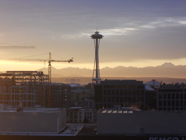 Building Photo - 320 Melrose Ave E