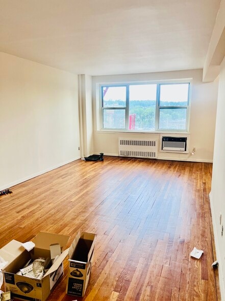 Building Photo - 68 Croton Ave