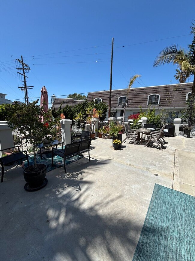Building Photo - 1 Bed Apartment in Prime Playa Del Rey -  ...