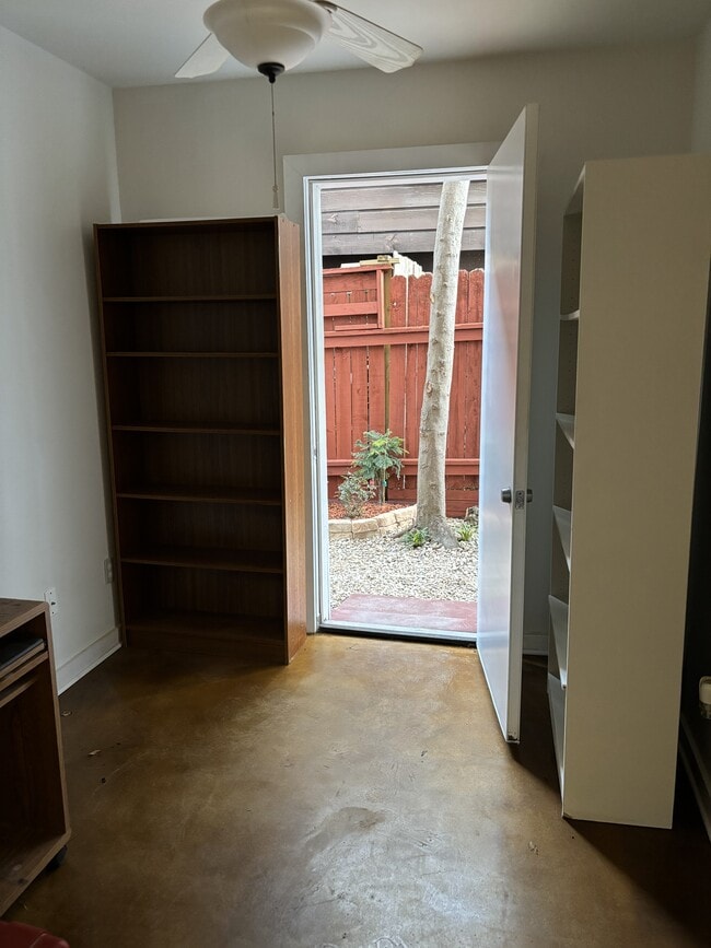 Building Photo - 2909 Albany St