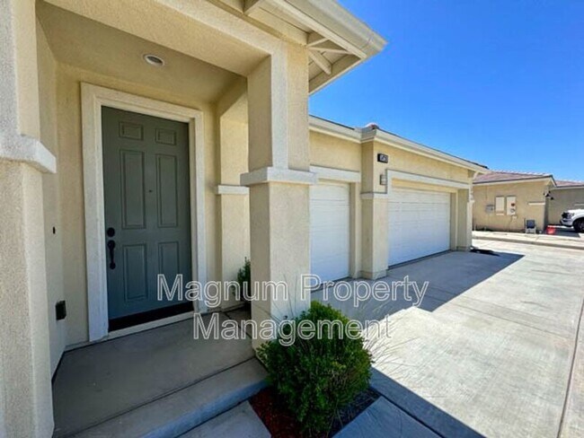 Building Photo - 34726 Yellow Root Ct