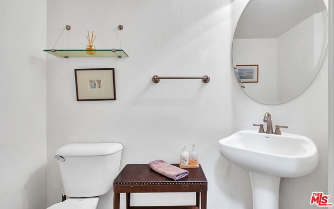 Building Photo - 15206 Burbank Blvd