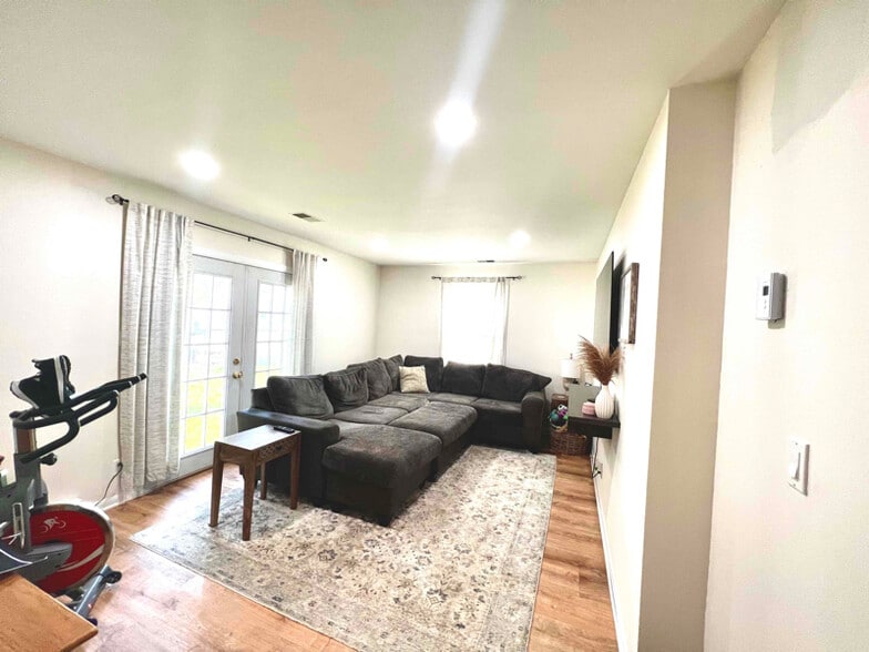 Building Photo - 5921 Harvest Ln