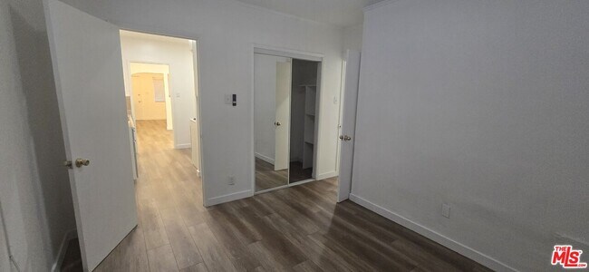 Building Photo - 4828 3rd Ave