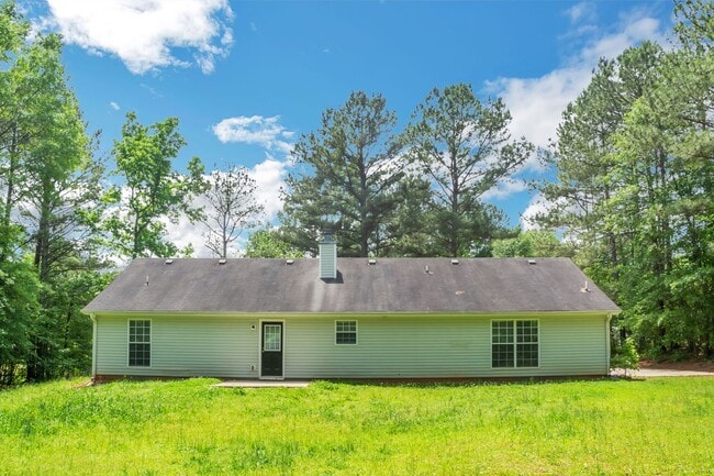 Building Photo - Charming Ranch-Style Home with Spacious Ya...