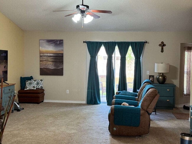 Building Photo - "Spacious 4-Bed Family Home in Milton with...