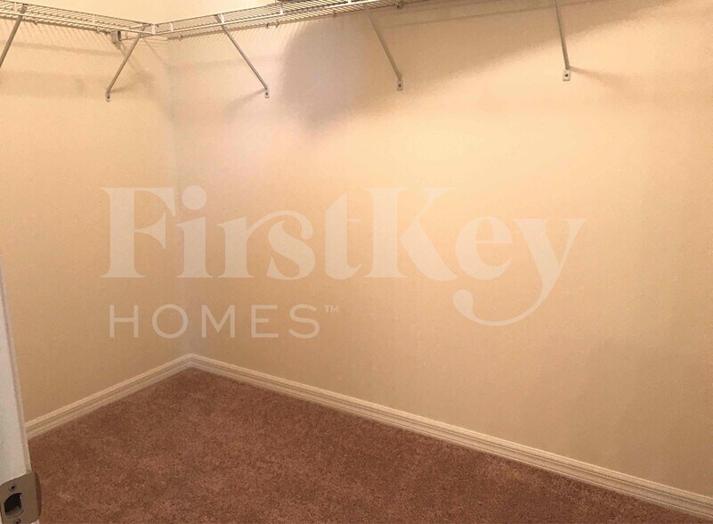 Building Photo - 625 SW 25th Terrace