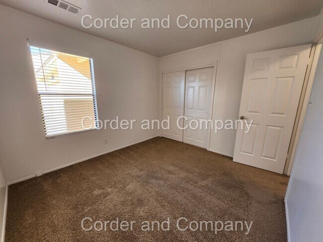 Building Photo - COMING SOON Nice 3 Bedroom, 1 3/4 Bathroom, 2 Car Garage and 1,452 Sq Ft. Home in Western Hills, ...