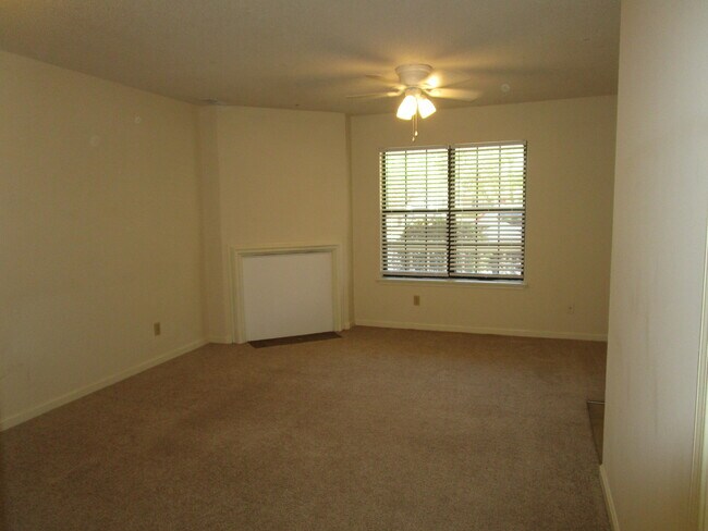 Building Photo - 690 Archdale Dr