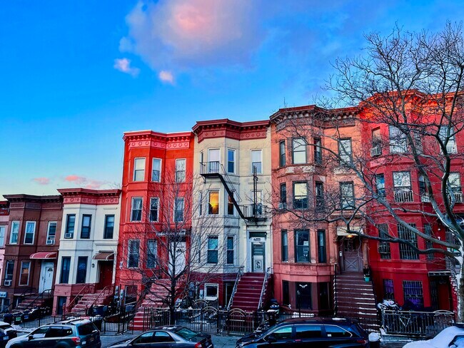 Building Photo - 451 51st St