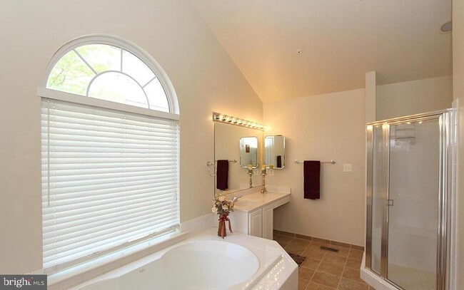 Building Photo - 537 Longhorn Crescent