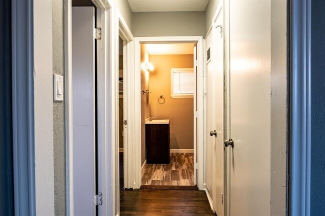 Building Photo - 5532 Eskridge St