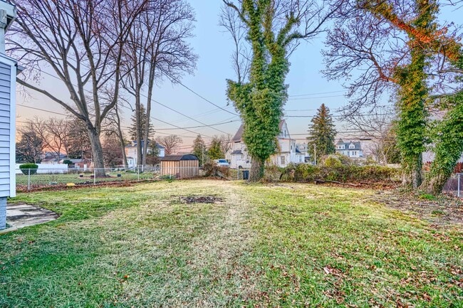 Building Photo - 4012 Fernhill Ave