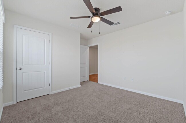 Building Photo - 1047 Limpkin St