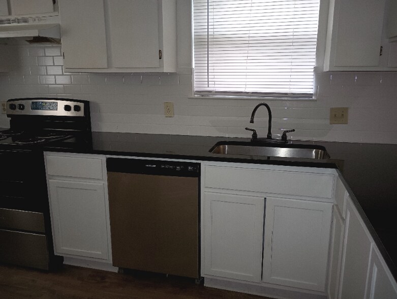 Building Photo - 1405 Chapelwood Dr