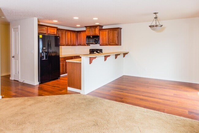 Primary Photo - 3 bedroom 2.5 Bath with Fenced Back Yard - Pet Friendly