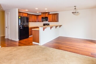 Building Photo - 3 bedroom 2.5 Bath with Fenced Back Yard - Pet Friendly