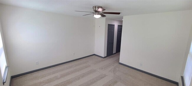 Building Photo - 5831 Pershing St