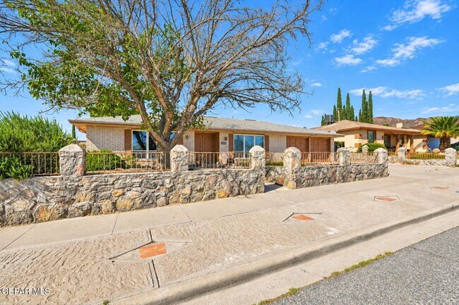 Building Photo - 6621 Mesa Grande Ave