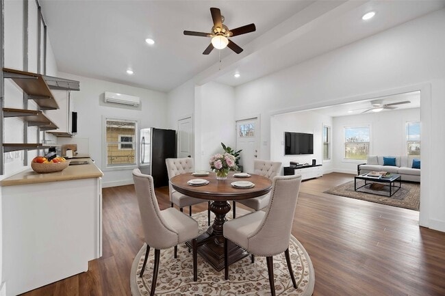 Building Photo - 2214 Stevens St