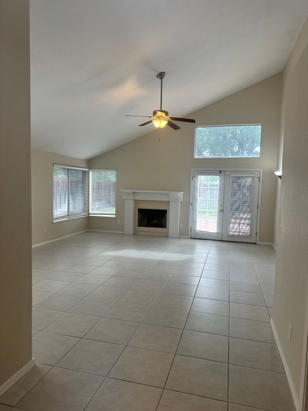 Building Photo - 430 Silvertail Pl