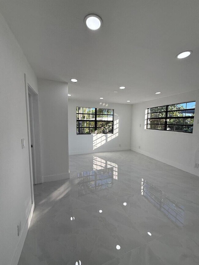 Building Photo - 4400 SW 36th St