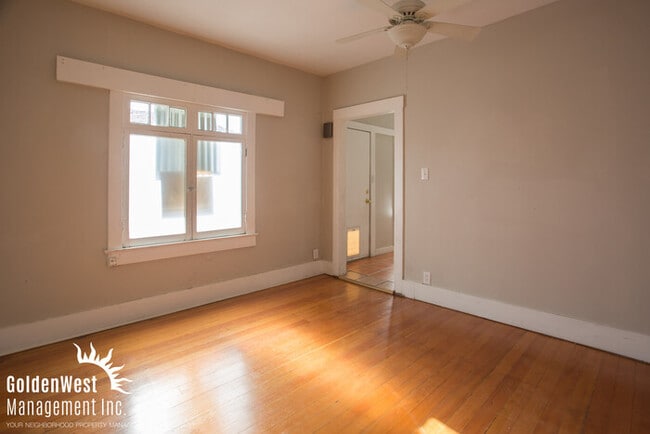 Building Photo - Charming 2Bdm 1Ba Duplex in Greater Corona...