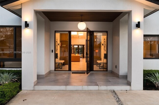 Building Photo - 2560 NE 199th St