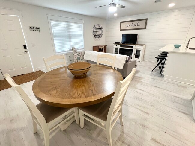 Building Photo - 7813 N Lagoon Dr