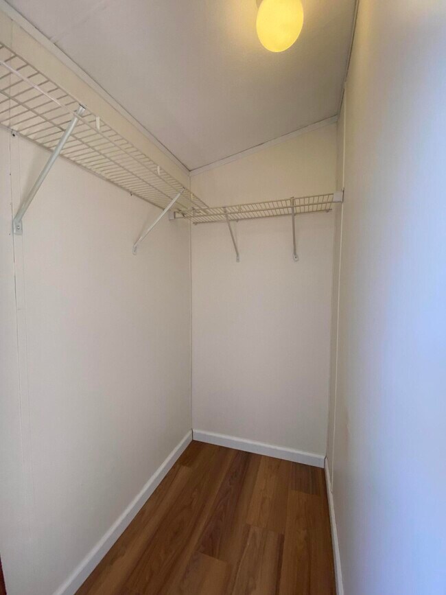 Building Photo - 533 Frost Rd