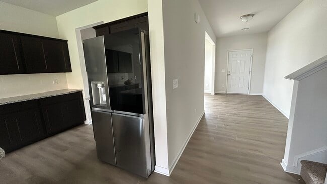 Building Photo - 415 Pointe N Dr